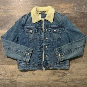 Sherpa lined denim/Jean jacket
